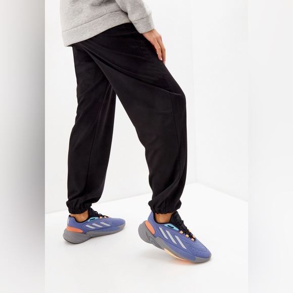 Adidas Ozelia in Size US 7 - Picture 3 of 7
